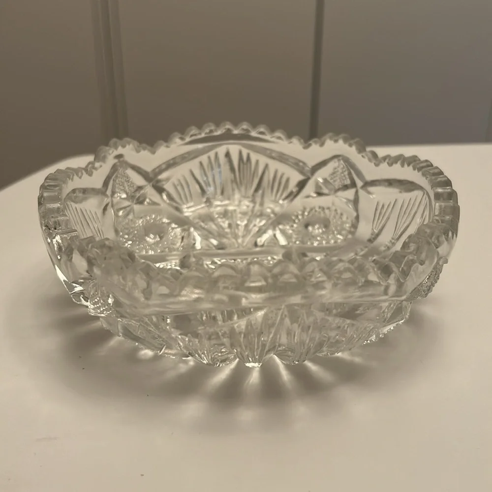 Lot of 2 Vintage Clear Cut Glass Bowls Serving Dishes Set - Picture 2 of 5